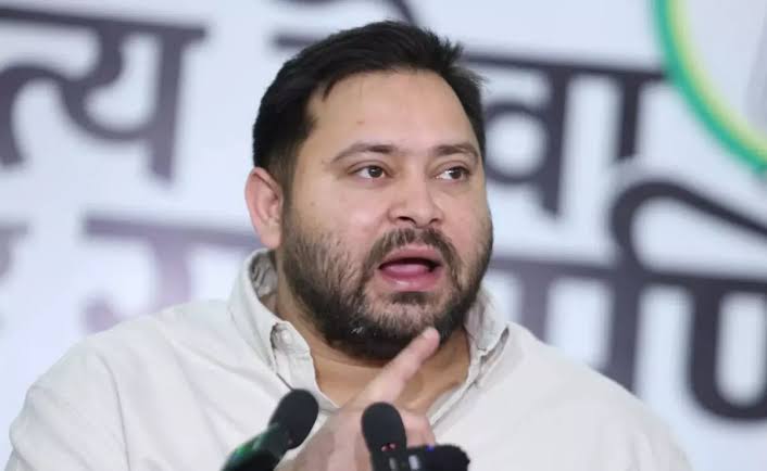 बीजेपी के कहने पर काम कर रहा चुनाव आयोग, हम बिहार में लोकतंत्र को समाप्त होते नहीं देख सकते: तेजस्वी